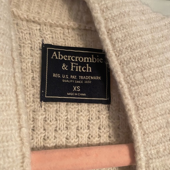 Abercrombie cardigan - Picture 2 of 3